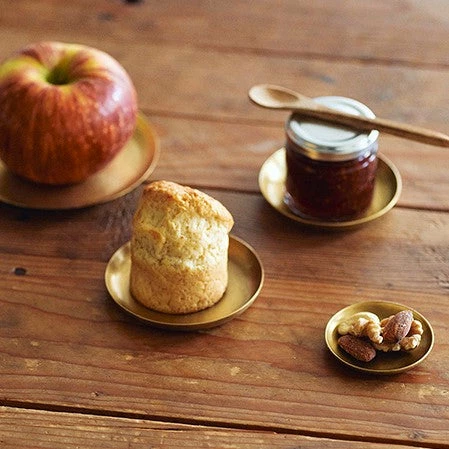 Fog Linen Work Brass Plate Round Medium 7 Fog Linen Work Brass Plate Round Medium - Image 5