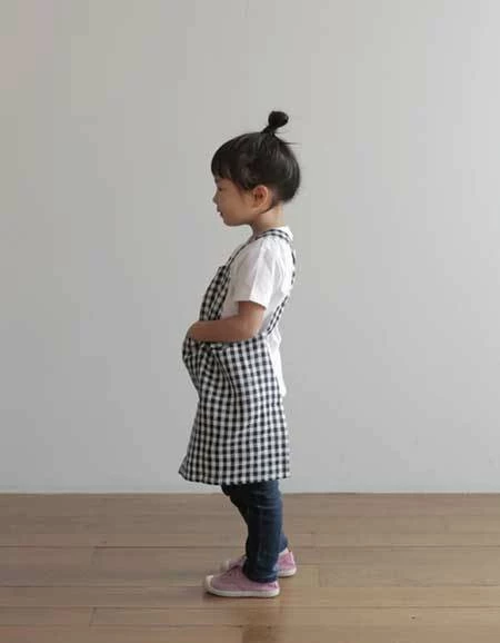 Fog Linen Work Linen Kid Apron Navy White Checks 6 Fog Linen Work Linen Kid Apron Navy White Checks -Fog Linen Work shop BLL723 NAWC 3 1080x 2f4e8143 721f 42b1 90c1 75e5c62f85a9