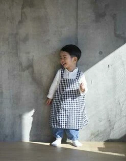 Fog Linen Work Linen Kid Apron Navy White Checks -Fog Linen Work shop BLL723 NAWC 06a96e13 a3ed 48c3 a8b0 f94da5852061 1080x 2