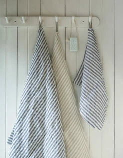 Fog Linen Work Chambray Linen Towel M "Navy White Stripes" -Fog Linen Work shop LHT442 TNAWS m 03 dl